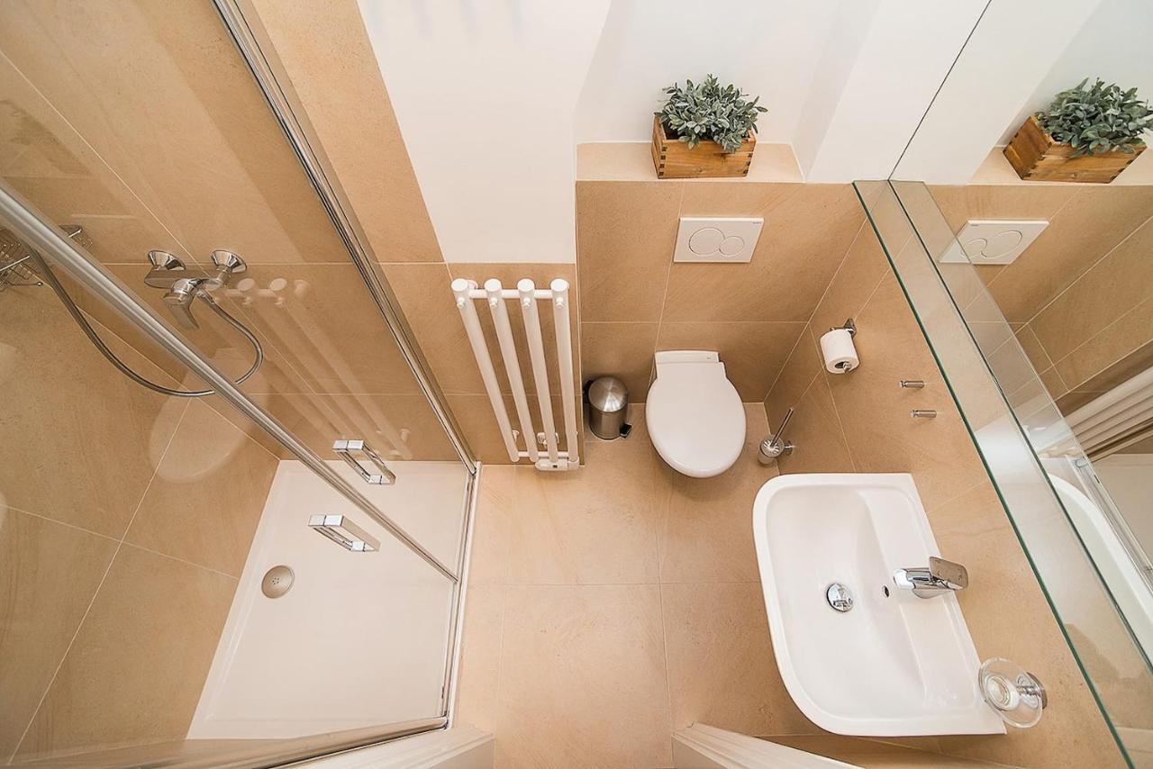 Newly Renovated 1-Bed Apartment At Charles Bridge Prag Eksteriør billede