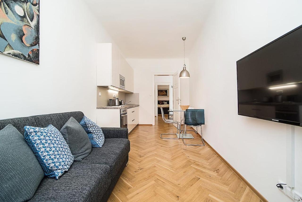 Newly Renovated 1-Bed Apartment At Charles Bridge Prag Eksteriør billede
