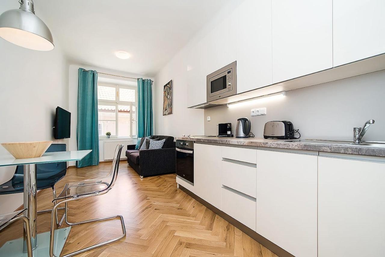 Newly Renovated 1-Bed Apartment At Charles Bridge Prag Eksteriør billede