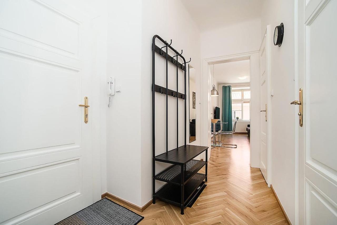 Newly Renovated 1-Bed Apartment At Charles Bridge Prag Eksteriør billede