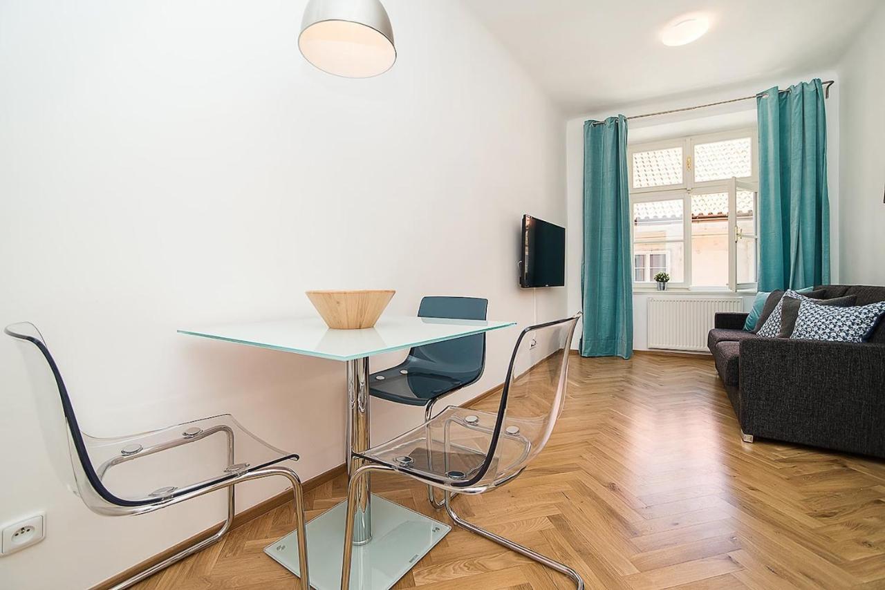 Newly Renovated 1-Bed Apartment At Charles Bridge Prag Eksteriør billede